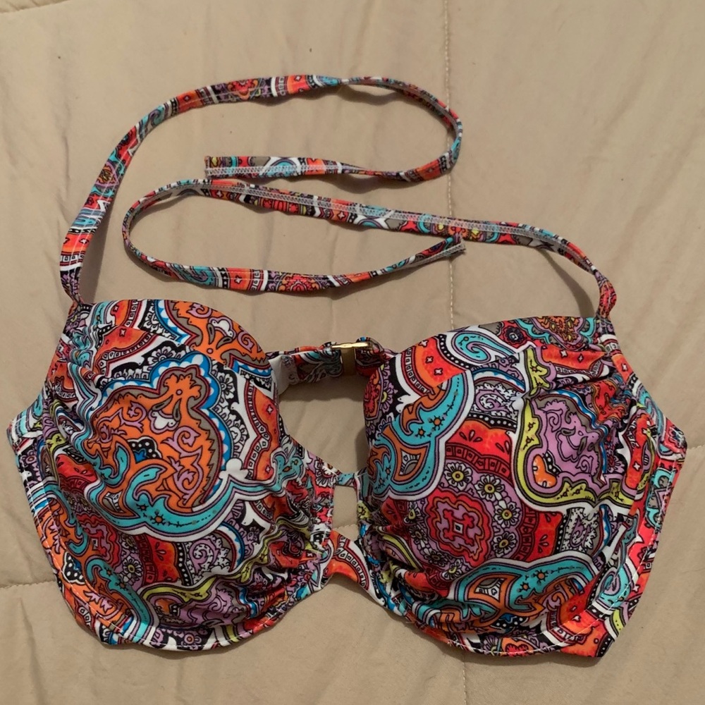 NWOT Victoria’s Secret 34DD paisley bikini top
